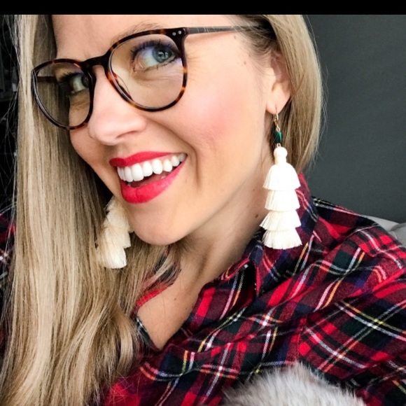 Cha cha cream tassel dangle earrings handmade - Picture 2 of 2